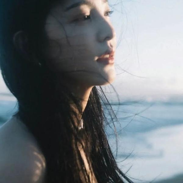 战火中的花蕾